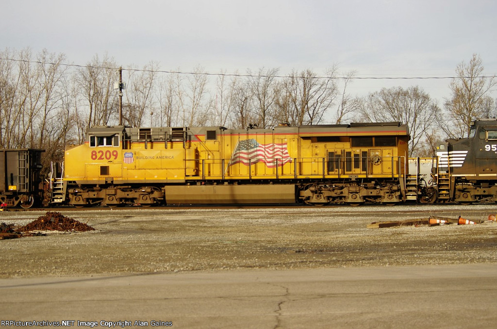 UP SD9043MAC 8209